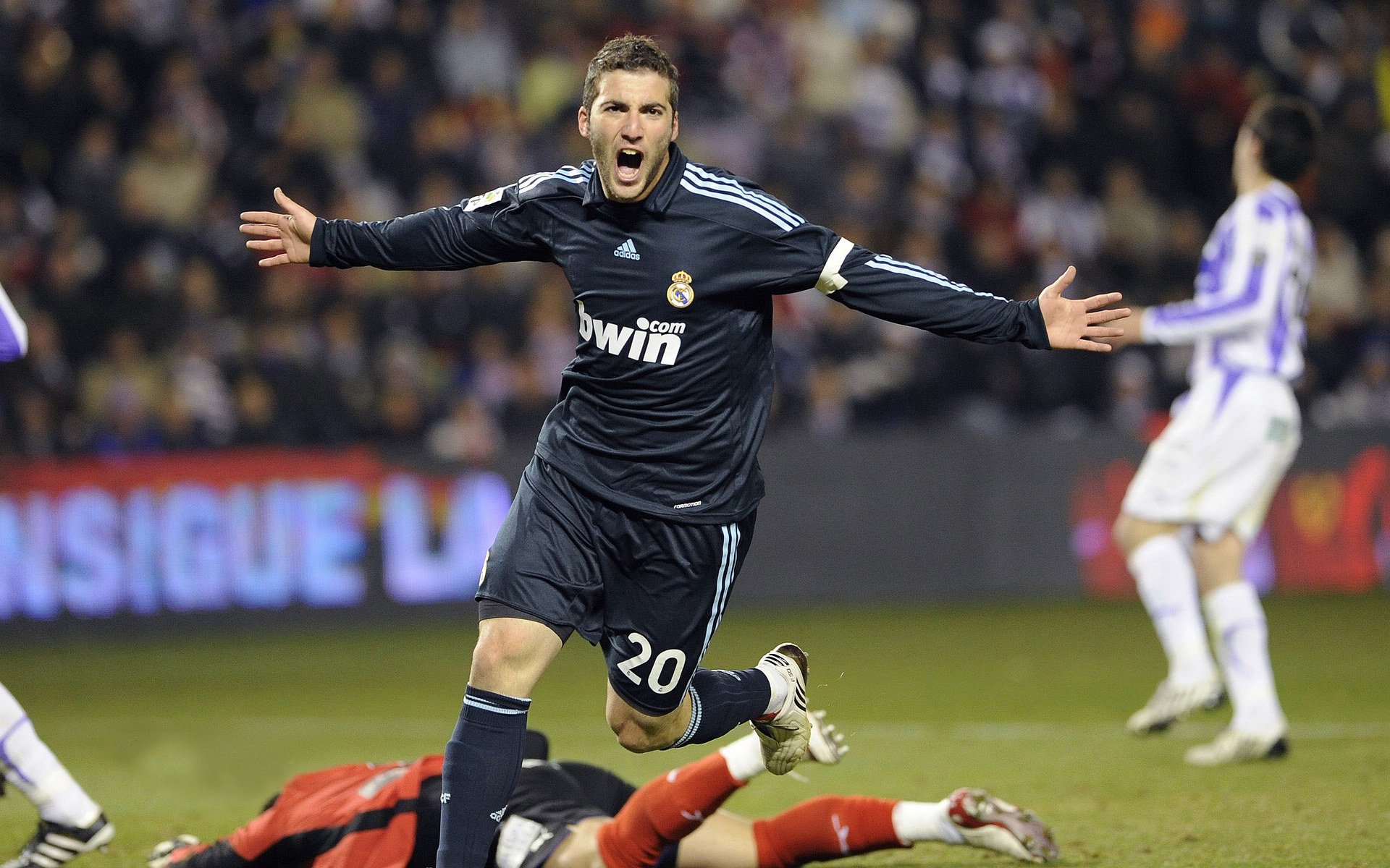 “2025世界运动会：高新体育中心羽毛球赛激烈异常”